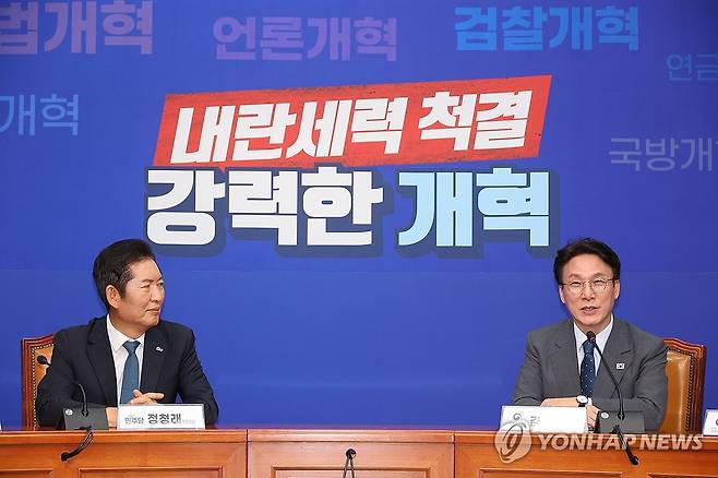 발언하는 김민석 총리 (서울=연합뉴스) 박동주 기자 = 5일 서울 여의도 국회에서 김민석 국무총리가 더불어민주당 정청래 대표와 만나 발언하고 있다. 2025.8.5 pdj6635@yna.co.kr