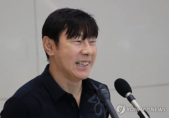 기자회견 하는 신태용 감독 [연합뉴스 자료사진]
