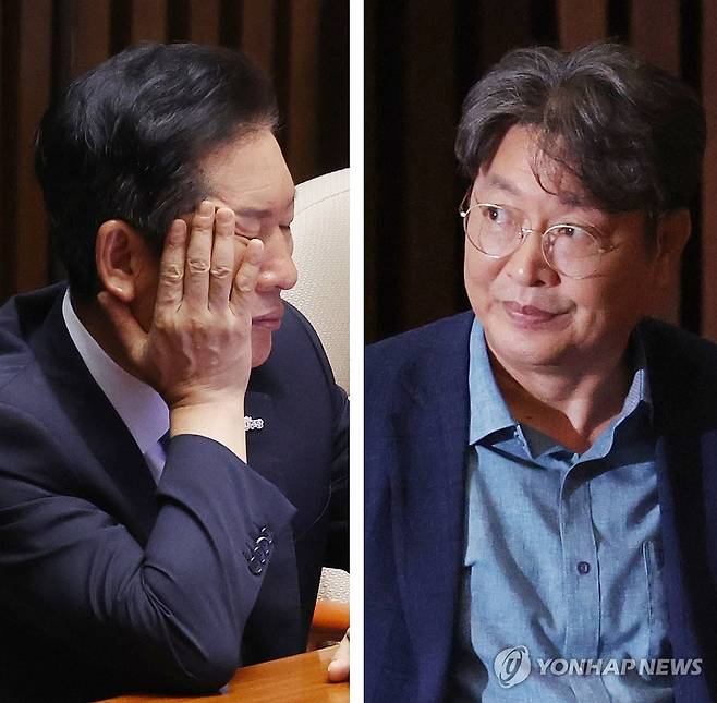 정청래 대표, 이춘석 차명주식거래 의혹 긴급 진상조사 지시 (서울=연합뉴스) 김주성 기자 = 5일 국회 본회의 출석한 더불어민주당 정청래 대표(왼쪽)와 이춘석 의원.
정 대표는 이날 법제사법위원장인 이 의원의 차명 주식거래 의혹과 관련해 당 윤리감찰단에 긴급 진상조사를 지시했다. 2025.8.5 utzza@yna.co.kr