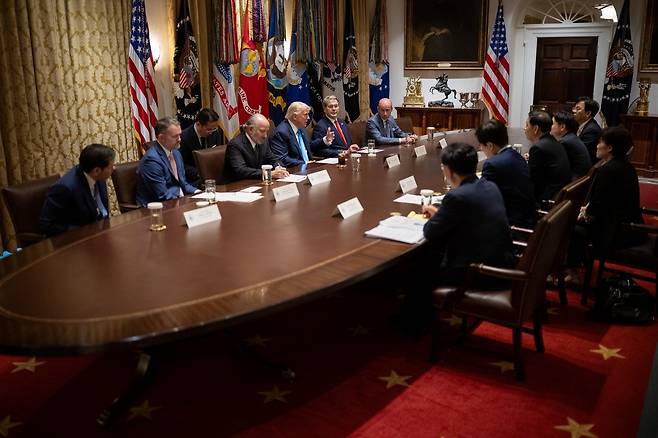 트럼프 대통령과 무역 협상하는 한국 정부 대표단 [베선트 재무부 장관 엑스. 재판매 및 DB 금지]