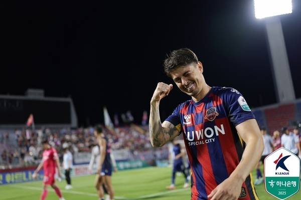 Suwon FC Willian is delighted after winning the match against FC Anyang on the 26th of last month. 2025.7.26 /Korea Professional Football Federation provided