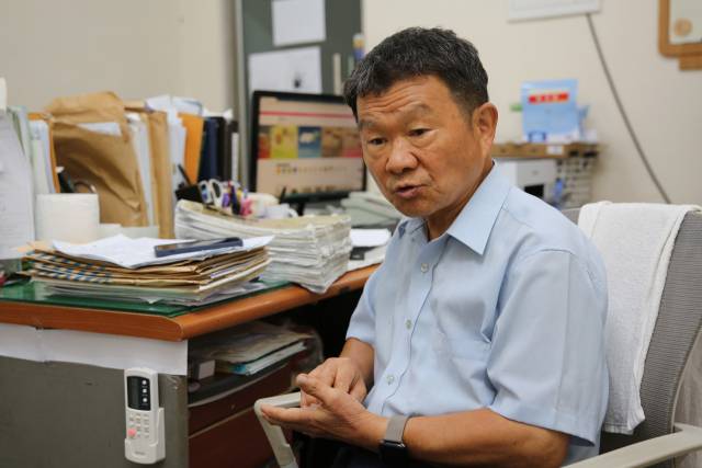 정현조 씨가 지난 20여 년 동안 딸의 죽음에 대한 진실 규명을 위해 노력해온 이야기를 들려주고 있다. 김도훈 기자