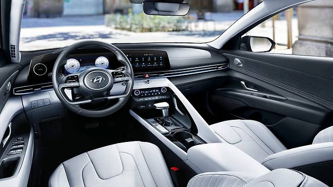 현대차 아반떼 CN7 실내