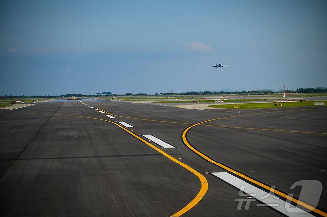 5일 인천국제공항에서 제2활주로 종합시험운영 및 관계기관 합동점검이 열렸다.  사진은 운영 재개를 앞둔 제2활주로의 모습. 2025.8.6/뉴스1 ⓒ News1 박지혜 기자