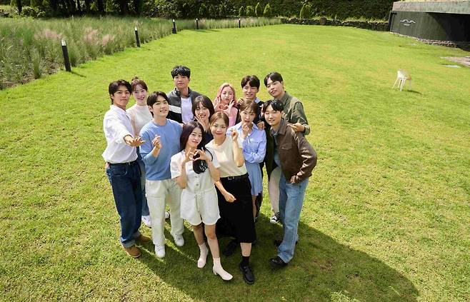 넷플릭스 모태솔로지만 연애는 하고 싶어(모솔연애) 제공