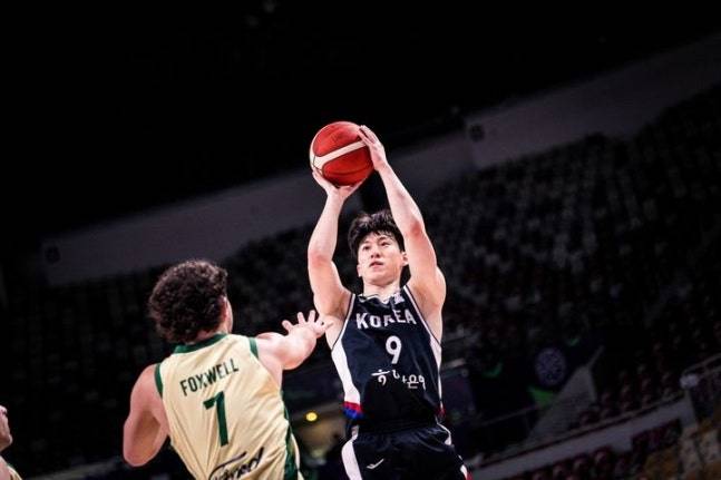 이정현이 슛을 시도하고 있다. 사진 | FIBA