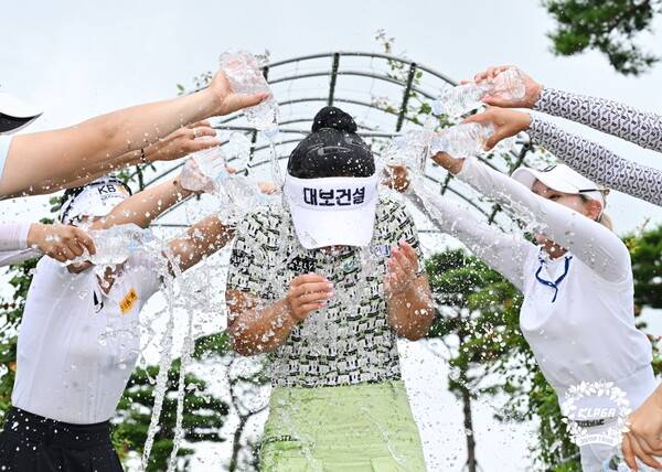 KLPGA 2025 솔라고 점프투어 12차전에서 우승한 양효진. /사진=KLPGA