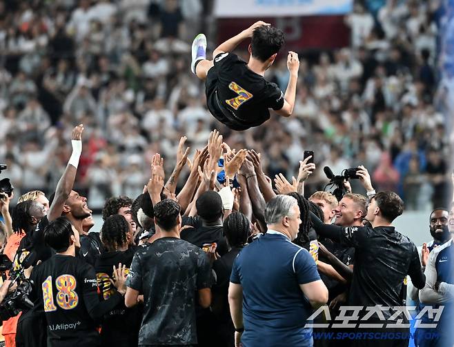 Le jeu de Tottenham et de Newcastle au stade de la Coupe du monde de Séoul au 3e, son fils Heung -min reçoit Renare. Sangam = Hur Sang -Wok Reporter wook@sportschosun.com/2025.08.03/
