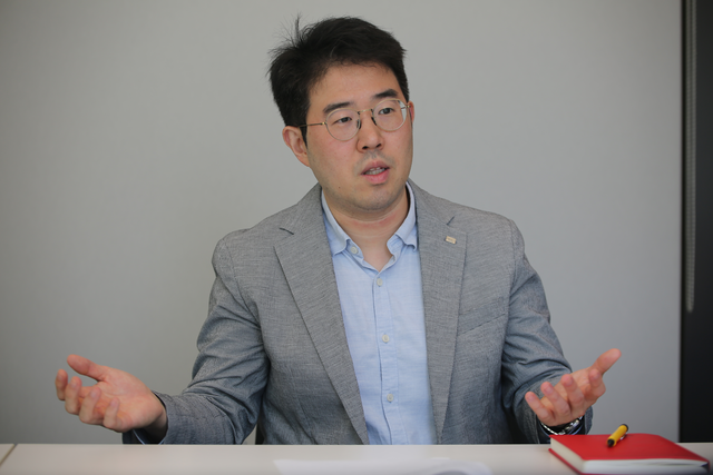 정한섭 미래에셋자산운용 글로벌리서치센터 리서치2본부장이 지난 5일 서울 종로구 미래에셋자산운용 본사에서 디지털타임스와 인터뷰를 진행하고 있다. [미래에셋증권]