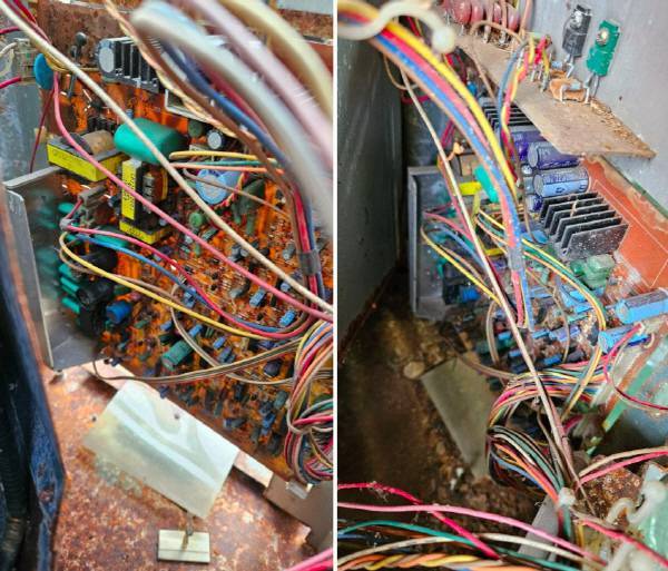 오른쪽 아래 흙과 낙엽이 쌓여있는 게 보이는가