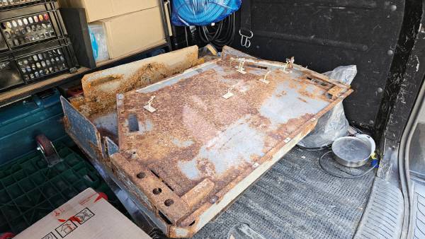 바닥 부분을 탈거했다