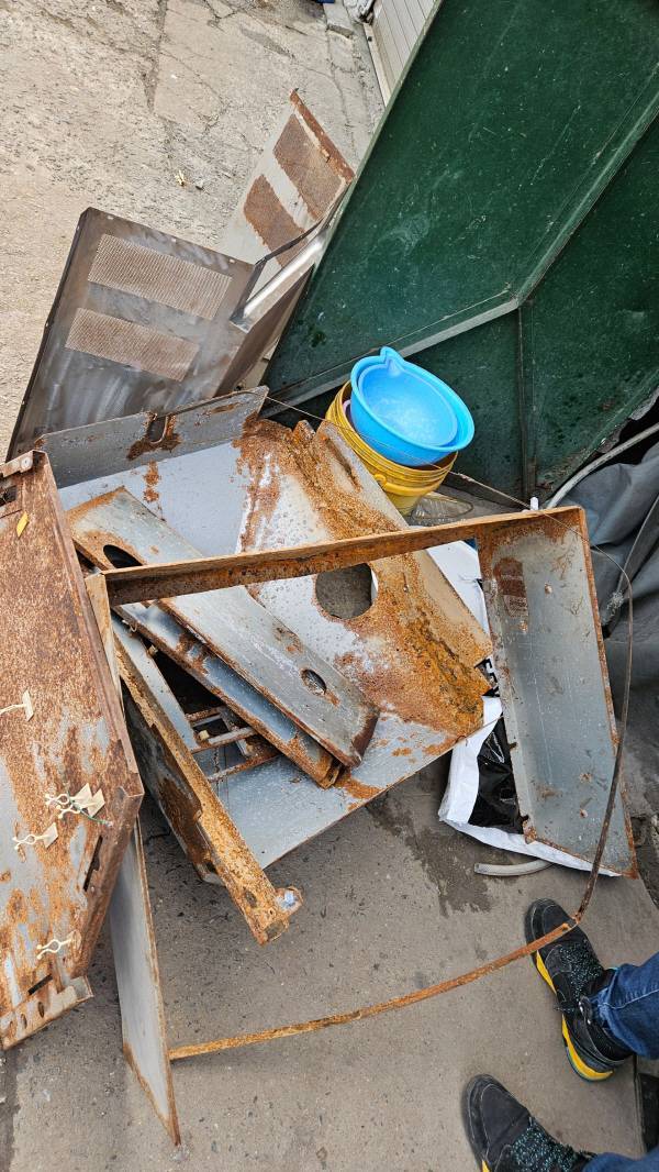 이렇게 각종 철제 부품들을 다 탈거했다