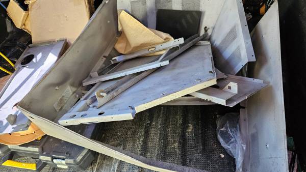 철 케이스 샌딩으로 녹이 전부 제거되었다!