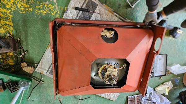 방청된 철제를 조립하고 나니 원래 모습으로 얼추 돌아온 걸 확인할 수 있다