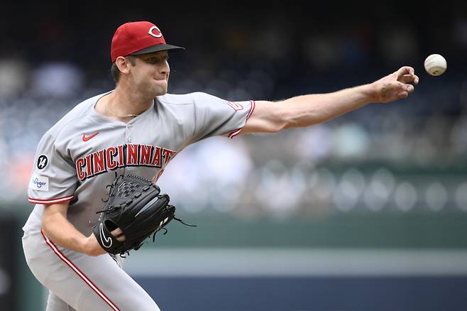 <yonhap photo-0854=""> Cincinnati Reds starting pitcher Nick Lodolo throws during the first inning of a baseball game against the Washington Nationals, Wednesday, July 23, 2025, in Washington. (AP Photo/Nick Wass)/2025-07-24 05:09:39/ <저작권자 ⓒ 1980-2025 ㈜연합뉴스. 무단 전재 재배포 금지, AI 학습 및 활용 금지></yonhap>