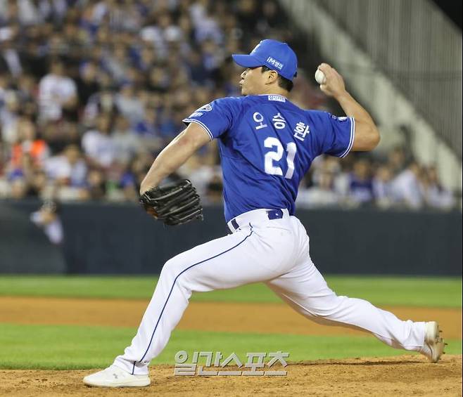 6일 선수 은퇴를 선언한 돌부처 오승환의 피칭 모습. IS 포토