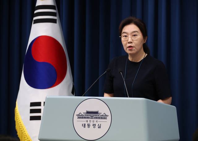 ▲ 강유정 대변인이 6일 용산 대통령실 기자회견장에서 이재명 대통령 지시사항 브리핑을 하고 있다.  연합뉴스