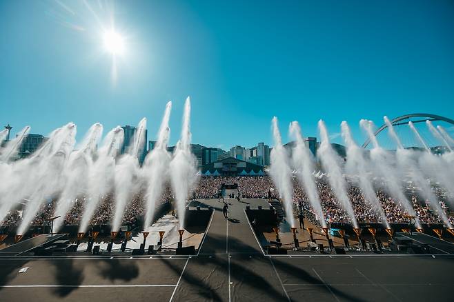 Korea's annual summer water fight and music festival Waterbomb [MADEONE]