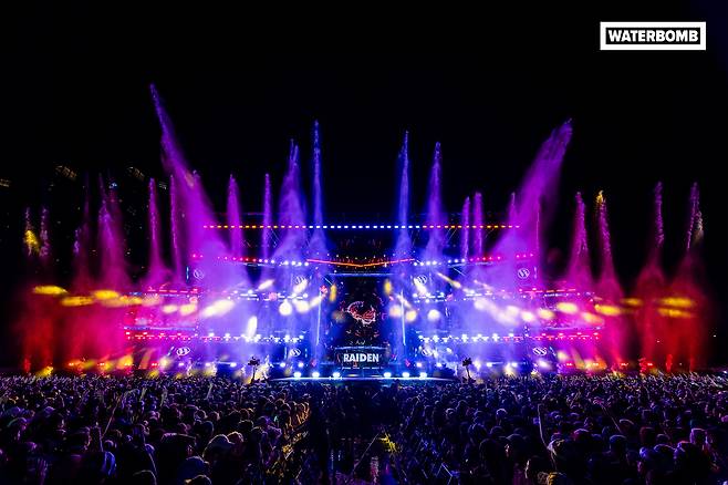 Korea's annual summer water fight and music festival Waterbomb [MADEONE]