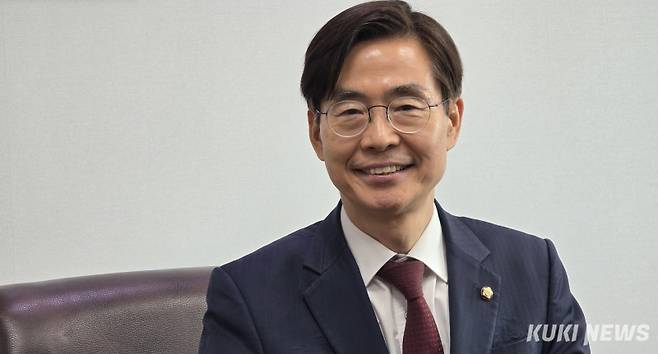 국민의힘 전당대회에 출마한 조경태 의원이 5일 쿠키뉴스와 인터뷰를 하고 있다. 임현범 기자