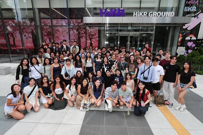 한국관광공사 하이커그라운드를 방문한 NYO-USA 단원들. 한국관광공사 제공