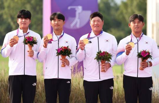 2023년 항저우 아시안게임 골프 남자 단체전 금메달을 따낸 한국 선수들. 사진=연합뉴스