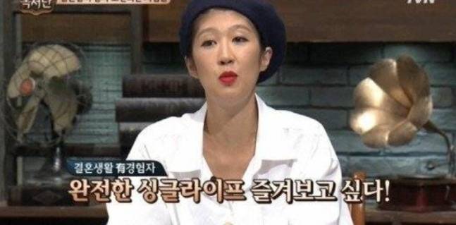 모델 출신 방송인 겸 사업가 홍진경이 결혼 22년 만에 이혼한 가운데 결혼 생활과 관련한 그의 과거 발언이 화제다./사진=tvN 예능 '비밀독서단'