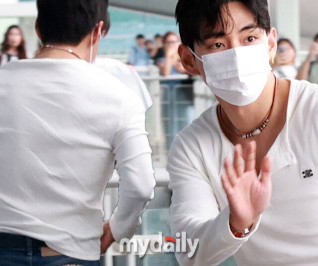 방탄소년단 뷔가 공항에서 무질서한 팬들에게 일침을 가했다. / 마이데일리 DB