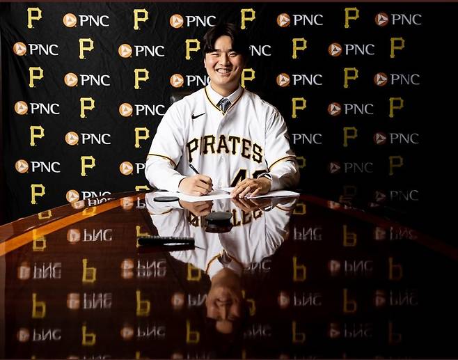 [서울=뉴시스] 피츠버그 파이리츠에 입단한 심준석(사진=피츠버그 파이리츠 SNS 캡처) *재판매 및 DB 금지