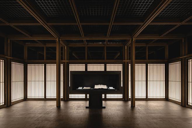 [서울=뉴시스] 국립중앙박물관 '왕의 서고' 전시실 전경 (사진=국립중앙박물관 제공) 2025.08.06. photo@newsis.com *재판매 및 DB 금지