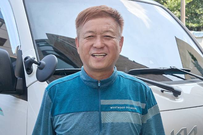 집중호우 속에서 강아지를 구하다 물속에 갇힌 유튜버를 구한 홍성표씨. 아산시 제공