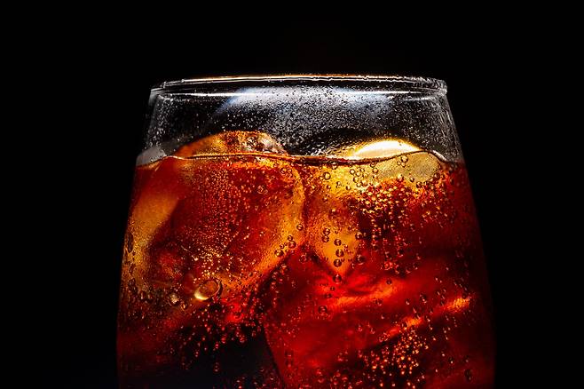 제로 칼로리 음료는 건강에 좋다고 홍보되지만 실제로는 대사질환 위험을 증가시킬 수 있다. 게티이미지