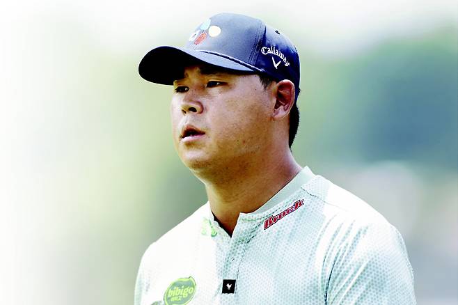 김시우가 지난 2일 열린 PGA 투어 정규 시즌 최종전 윈덤 챔피언십 2라운드 도중 10번 홀에서 심각한 표정으로 그린을 바라보고 있다. 게티이미지코리아