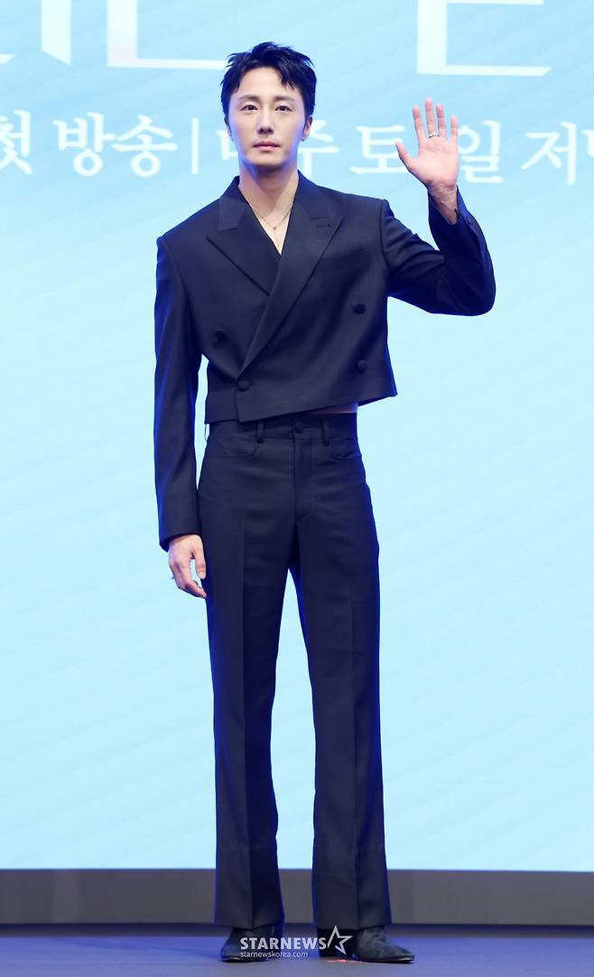 배우 정일우가 6일 서울 영등포구 더세인트에서 진행된 KBS 2TV 주말드라마 '화려한 날들' 제작발표회에 참석해 포즈를 취하고 있다. /2025.08.06 /사진=김휘선 hwijpg@