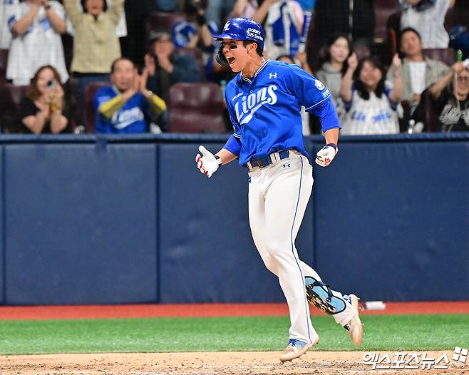 삼성 라이온즈 김영웅이 올해 정규시즌 경기에서 포효하고 있다. 엑스포츠뉴스 DB