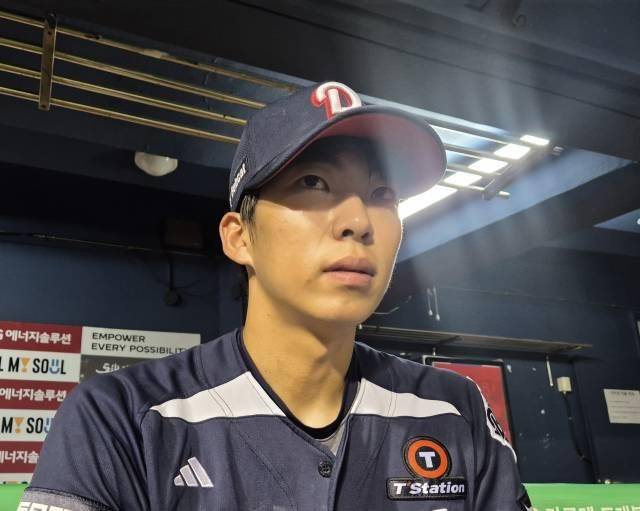 두산 베어스 김민석 (서울=연합뉴스) 김경윤 기자 = 두산 베어스 김민석이 6일 서울 잠실구장에서 열린 2025 프로야구 LG 트윈스전을 마친 뒤 인터뷰하고 있다. 2025.8.6. cycle@yna.co.kr