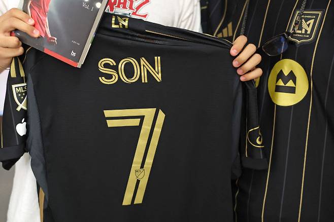 손흥민 LAFC 유니폼 마킹을 한 팬. 사진=AFPBB NEWS