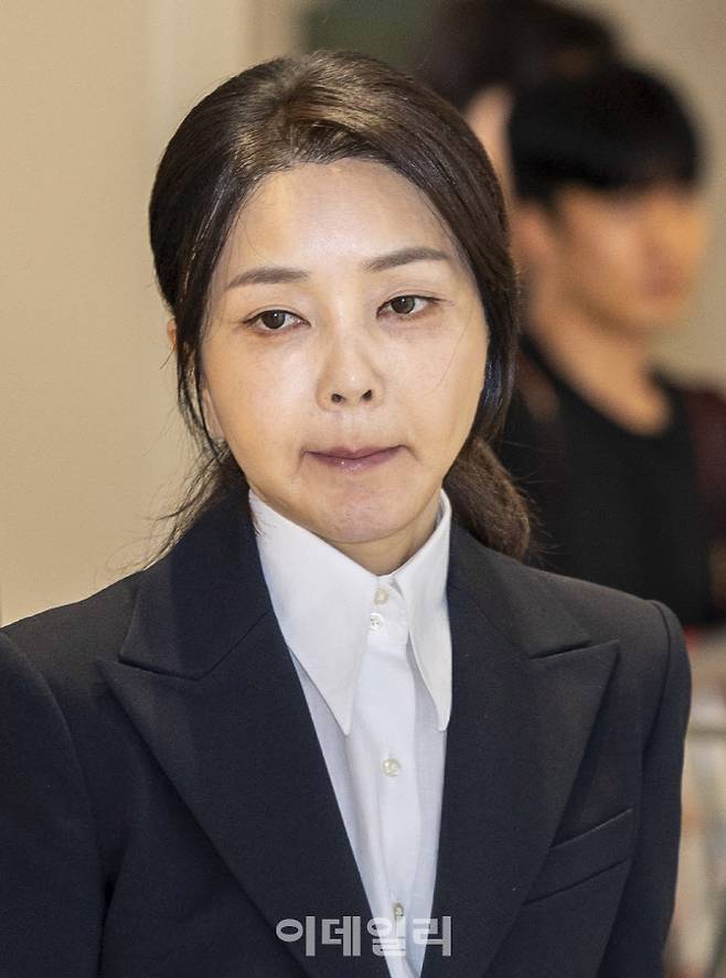 윤석열 전 대통령의 배우자 김건희 여사가 6일 광화문에 위치한 ‘김건희 특검’ 사무실에 출석하고 있다. (사진=이데일리 방인권 기자)
