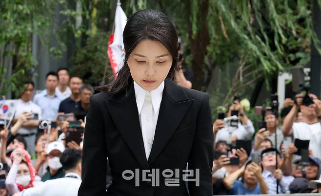 윤석열 전 대통령의 부인 김건희 여사가 지난 6일 서울 종로구에 마련된 김건희 특검팀(특별검사 민중기) 사무실에 조사를 받기 위해 피의자 신분으로 출석하고 있다. (사진=방인권 기자)