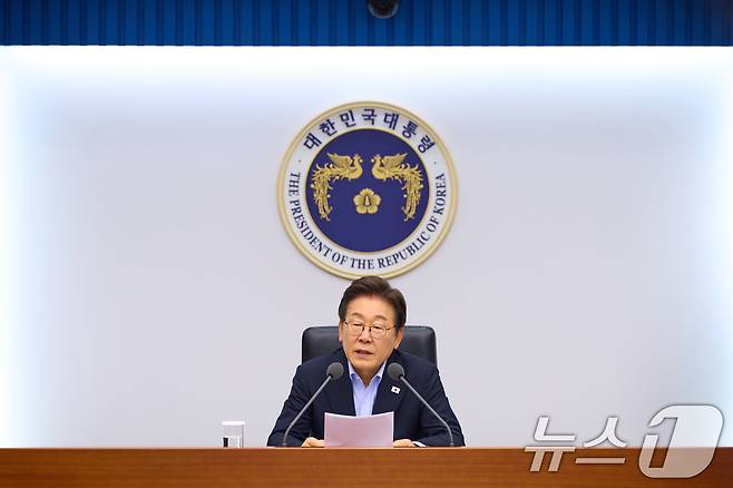 이재명 대통령이 31일 서울 용산 대통령실 청사에서 열린 제6차 수석·보좌관 회의에서 발언을 하고 있다. (대통령실 제공. 재판매 및 DB금지) 2025.7.31/뉴스1 ⓒ News1 이재명 기자