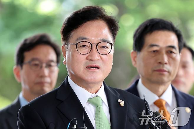 우원식 국회의장이 7일 오전 서울 서초구 서울고등검찰청에 마련된 내란특검(특별검사 조은석)으로 참고인 조사를 위해 출석, 취재진 질문에 답하고 있다. 2025.8.7/뉴스1 ⓒ News1 황기선 기자