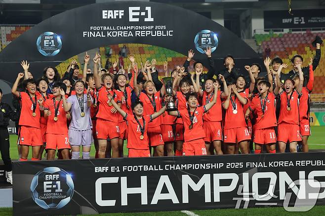 2025 E-1 챔피언십(동아시안컵) 우승을 차지한 한국 여자축구대표팀. 2025.7.16/뉴스1 ⓒ News1 장수영 기자