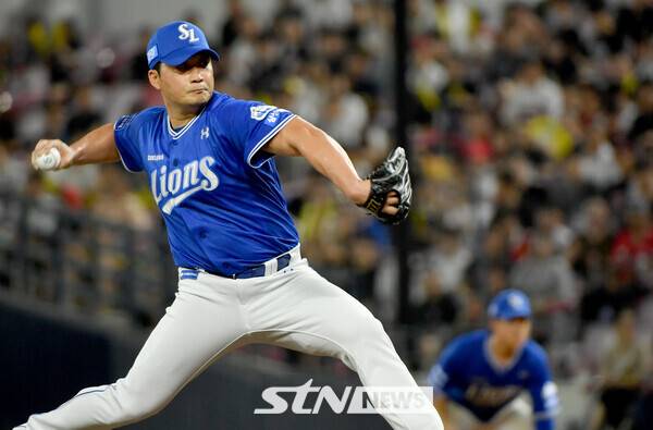 9일 오후 광주 북구 광주-기아챔피언스필드에서 열린 프로야구 KIA 타이거즈 대 삼성 라이온즈의 경기, 9회말 무사에서 등판한 삼성 마무리 투수 오승환이 역투하고 있다. /사진=뉴시스