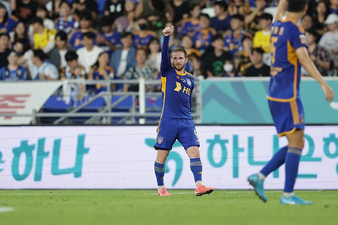 Ulsan Munsu Soccer Stadium/ K League 1/ Ulsan HDFC VS Pohang Steelers/ Ulsan Araby Shoot/ Goal Ceremony/ Photo