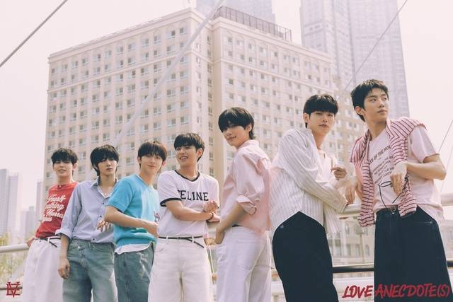 보이그룹 이븐이 지난 4일 미니 5집 'LOVE ANECDOTE(S)'를 발매했다. 이번 앨범은 사랑이 시작되는 찰나, 상대를 자연스럽게 끌어들이는 여유롭고 자신감 넘치는 매력을 담아냈다. /젤리피쉬