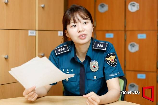금천경찰서 독산파출소 김윤영 경장이 5일 서울 금천구 독산파출소에서 인터뷰 하고 있다. 강진형 기자