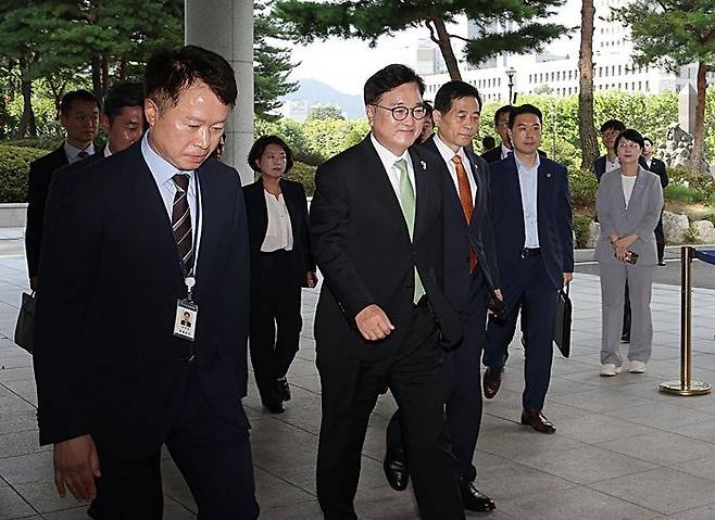 우원식 국회의장이 7일 서울 서초구 서울고등검찰청에 마련된 내란 특검 사무실에 참고인 조사를 받기 위해 출석하고 있다. ⓒ연합뉴스