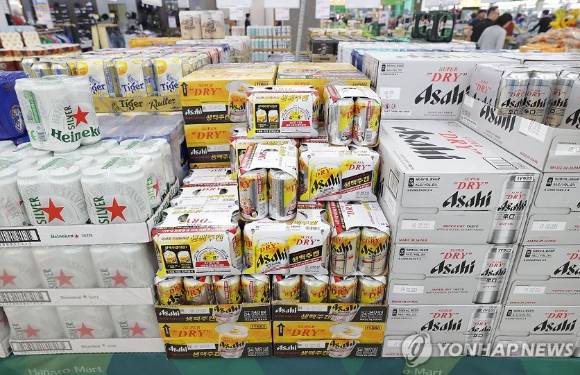 서울의 한 대형마트에 일본 맥주가 진열돼 있다. [사진=연합뉴스]