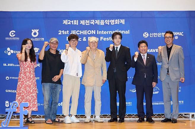 6일 제21회 제천국제음악영화제(JIMFF) 기자회견에 참석한 장항준 집행위원장(왼쪽부터), 이장호 조직위원장, 배우 강하늘, 김창규 이사장. 제천국제음악영화제 제공