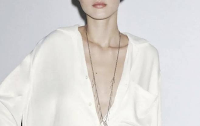 세계적 의류 브랜드 자라(Zara) 광고가 너무 마른 모델을 내세웠다는 이유로 영국에서 퇴출당했다./사진=BBC